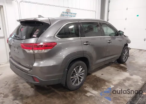 2018 Toyota Highlander Xle z USA, uszkodzony, nr VIN 5TDJZRFH2JS528116
